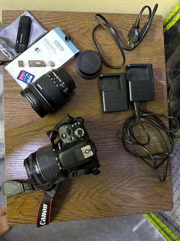 Canon EOS 100D DSLR Camera Kit with Accessories 2 lens 2 chargers. 8GB Memory Card pack.