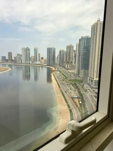 ✨ فرصة مميزة للسكن والاستثمار في التعاون – إطلالة كورنيش الممزر ✨