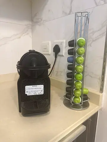 Capsule coffee/espresso machine with pod rack - working