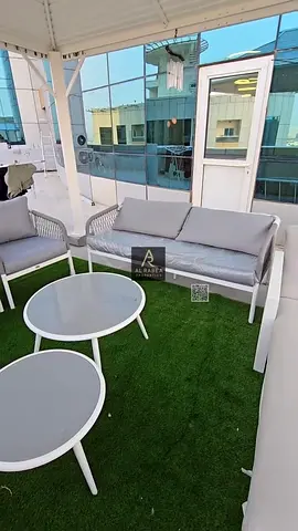 شقة فاخرة غرفتين وصالة في أبراج الأورينت – إطلالة بحرية – تراسات وحديقة خاصة – مساحة 3700 قدم