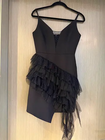 Stylish Unisex Dress with Ruffled Details