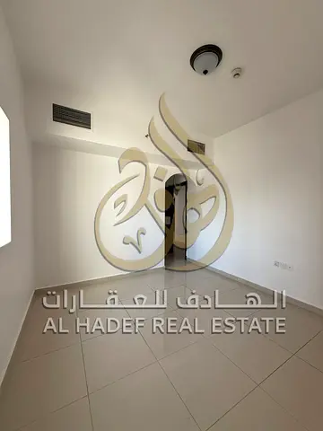 ✨ شقة غرفتين وصالة للإيجار في التعاون – الشارقة ✨🏡 موقع مميز بالقرب من دوار التعاون ومطعم البيك 🌟