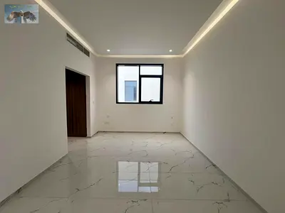 يلا فاخرة في منطقة الياسمين بعجمان، تعد من أفضل الخيارات السكنية المتاحة حالياً لمن يبحث عن المساحة الواسعة والتصميم العصري والموقع الاستراتيجي. تقع