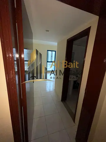 ثلاث غرف وصاله أطلاله مفتوحه 
مساحه واسعه
ثلاث حمامات
على أربع دفعات او 6دفعات بعد موافقة المالك
تقبل عذاب شيرنغ