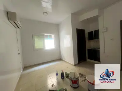 بالشارقة – استوديو واسع في البوطينة على شارع الشيخ سلطان القاسمي، تشطيب راقي وموقع مميز، 16,500 درهم على 4 أو 6 دفعات بدون رسوم إدارية