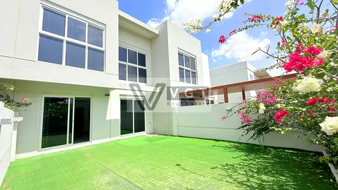 ELEGANT LIVING | SPACIOUS | POOL ACCESS | 3BR+MAIDS VILLA