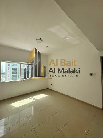 **شقة للإيجار في الشارقة – جاهزة للسكن مع بلكونة وإطلالة مفتوحة**