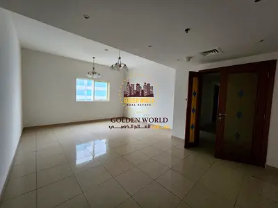 شقة غرفتين وصالة في المجاز 3 مع باركينغ، غرفة ماستر، 2 حمام، تكييف مجاني وخزائن بالحائط بسعر 58000 درهم