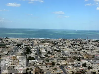 شقة فاخرة جداً للبيع في المجاز 3 بإطلالة بانورامية خلابة على بحر الخان – 3 غرف ماستر + غرفة خادمة – مساحات واسعة 290 م² – بلكونات متعددة – موقع استرات