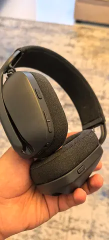 Like new Logitech Zone Vibe headset
Used only a few times, excellent condition
Clean sound, no issue