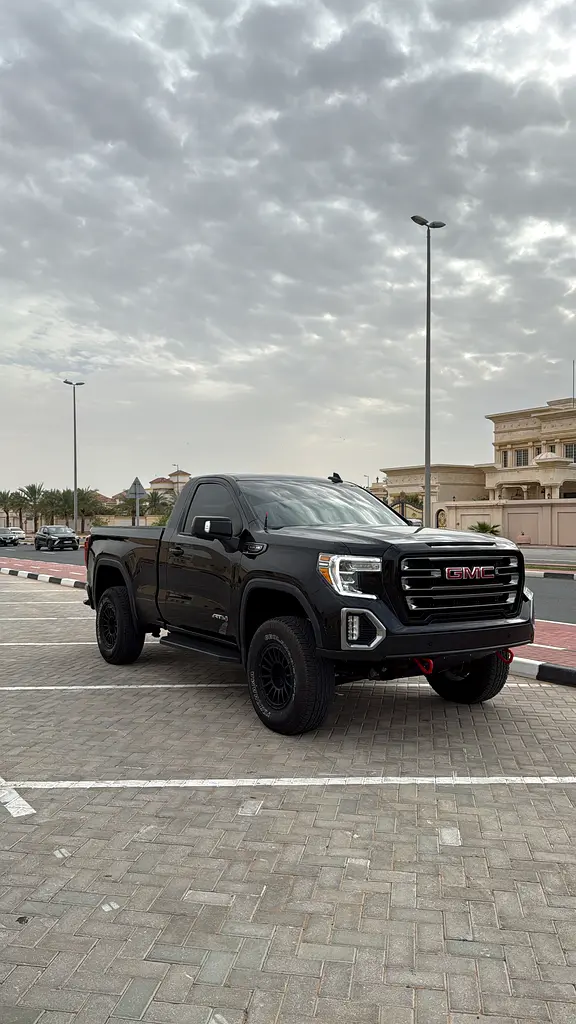 GMC Sierra 2021 — photo 1 of 8