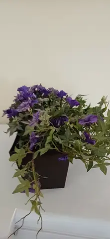 9 potted artificial flowers