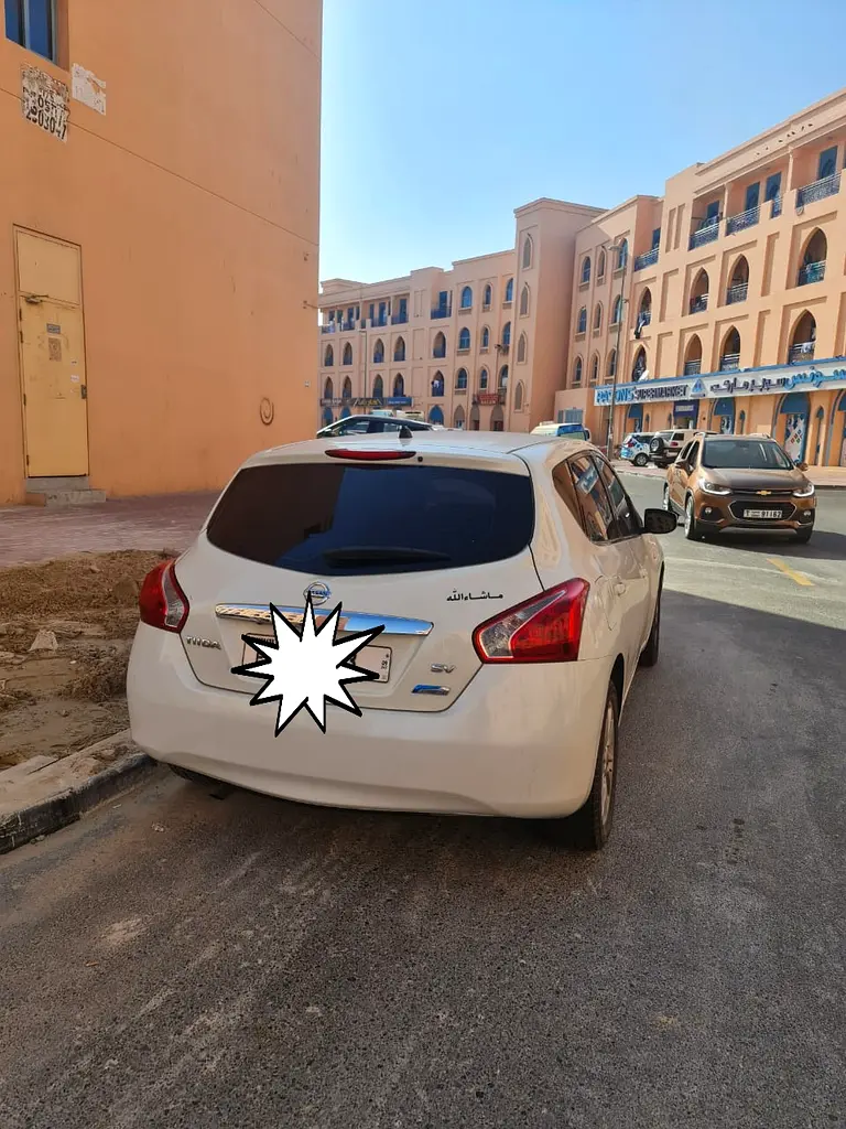 Nissan Tiida 2014 — photo 1 of 12