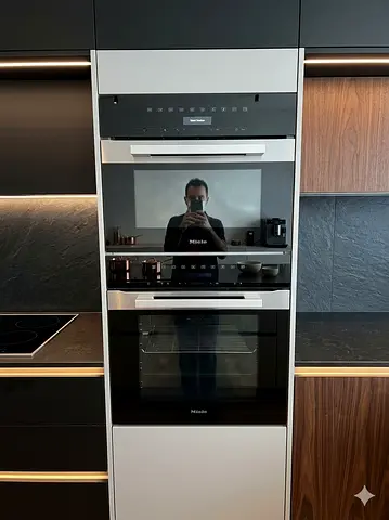 Miele bulit in oven and microwave set 7 series brand new never used  model H7264M   M7240B  by bnm