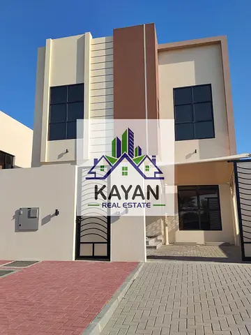 فيلا فاخرة للإيجار السنوي بإطلالة بحرية مباشرة – موقع استثنائي وهدوء تام