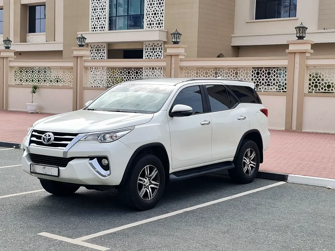 Toyota Fortuner 2020 — photo 1 of 11