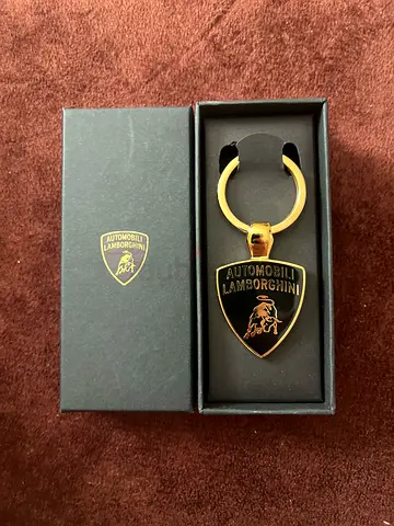 Lamborghini metal keychain - gold  black (boxed)