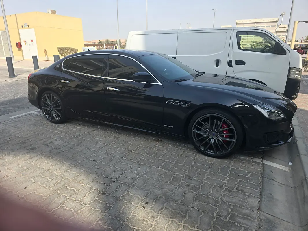 Maserati Quattroporte 2018 — photo 1 of 16