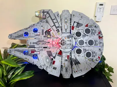 LEGO Blocks Star Wars Millennium Falcon UCS 75192 – Lights + Display Stand – AED 2,500