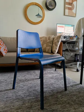 TEODORES Blue plastic chair with metal legs - good condition