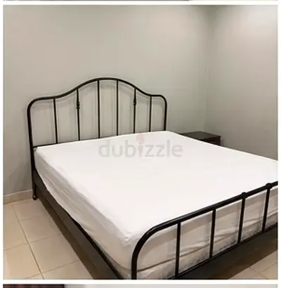 Stylish Metal Bed Frame with Mattress