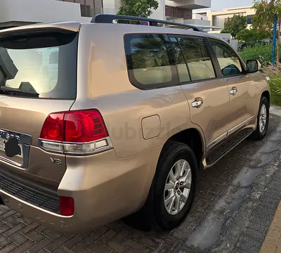 2010 super clean family driver used land cruser only for 69k