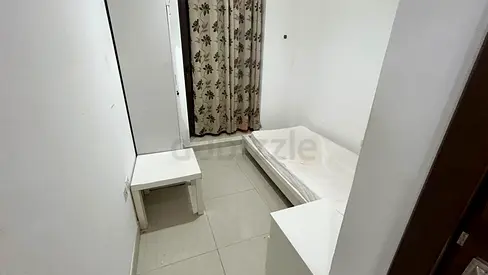 MINI MASTER ROOM NEAR METRO JADAF PARKING BALCONY