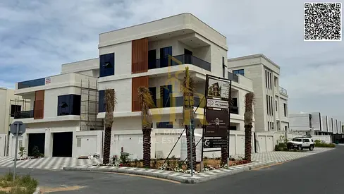 Luxury villa with 7 master suites, an investment and upscale residence in a prime location, priced inclusive of electricity, water, and air conditioni