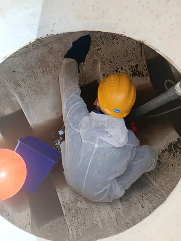 Water tank cleaning