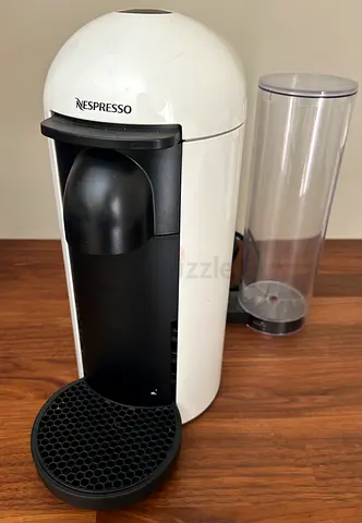 White Nespresso capsule coffee machine - good working condition