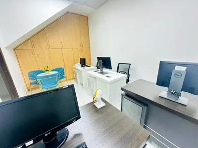 Modern Office | Bank Account Assistance | Free Amenities |