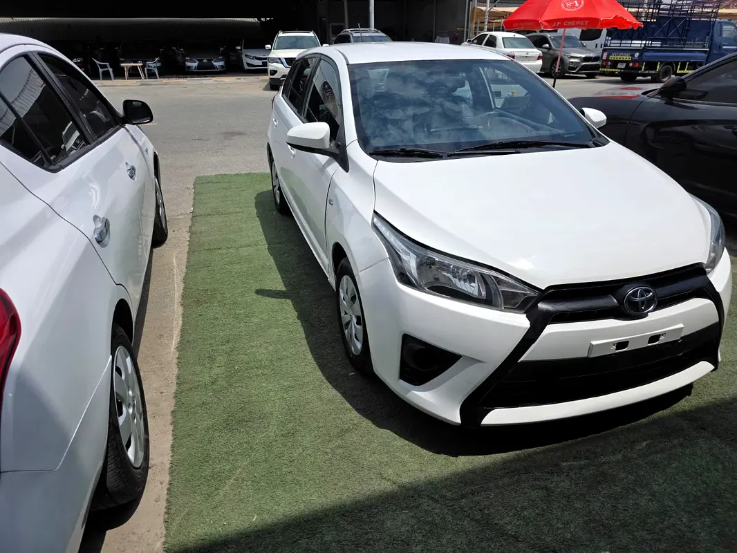 Toyota Yaris 2015 — photo 1 of 14