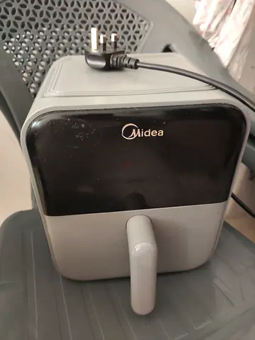 NIKAI TV 32 INCH AND AIR FRYER MEDIA  AND IPTV BOX