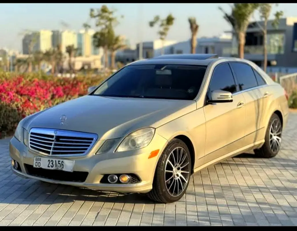 Mercedes-Benz E-Class 2010 — photo 1 of 6