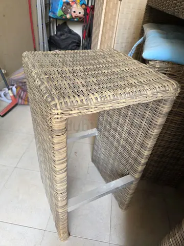 REDUCED: Wicker rattan outdoor / garden table and stools with glass top. Great condition.