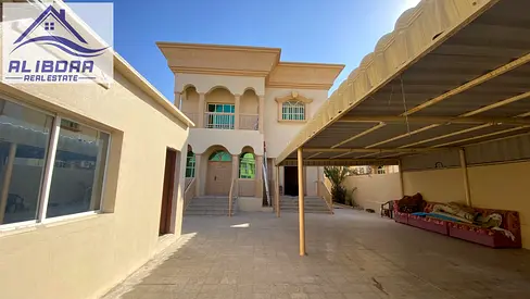 🏡 فيلا فاخرة للبيع في  الروضة 3  – موقع مميز جداً   �