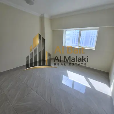 **شقة 3 غرف وصالة مع بلكونة للإيجار في الشارقة – جاهزة للسكن فورًا**