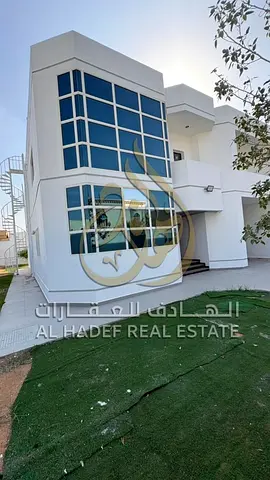 فيلا طابقين للإيجار في العزرة – الشارقة | مجددة بالكامل + 4 غرف ماستر + موقع زاوية  الموقع: العزرة – الشارقة (زاوية) موقع مميز وقريب من جميع الخدمات