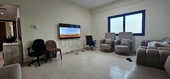 Fully furnished Family room for Executive working lady/   Muhaisnah 4/ Direct