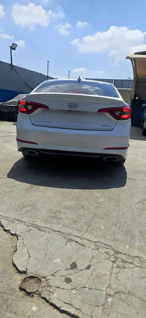Hyundai Sonata 2015 — photo 1 of 13