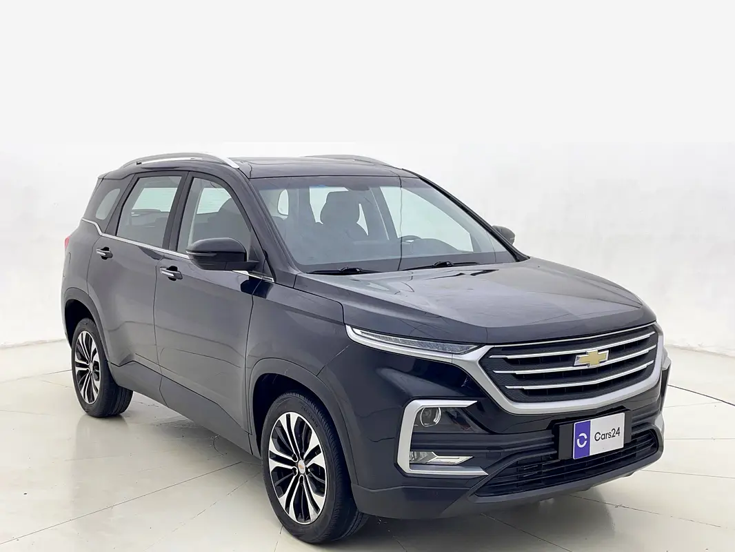 Chevrolet Captiva 2023 — photo 1 of 12