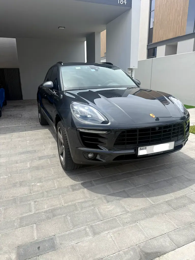 Porsche Macan 2017 — photo 1 of 4