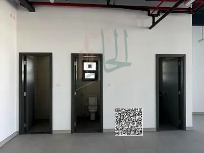 معرض تجاري ضخم للإيجار في الصناعية 18 | مساحة 5050 قدم | قوة كهرباء عالية + شهر مجاني | فرصة مثالية للاستثمار 🚀