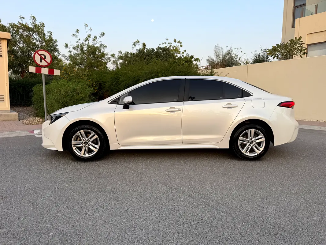 Toyota Corolla 2021 — photo 1 of 10