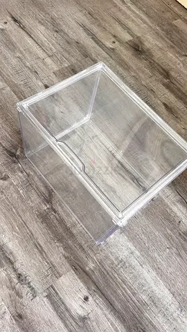 PLASTIC BOX/CONTAINERS WITH A LID, 4 items