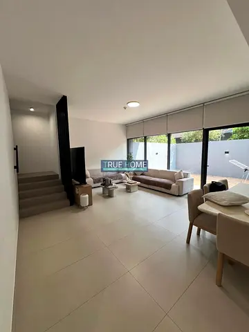 3br townhouse fully furnished robina cluster