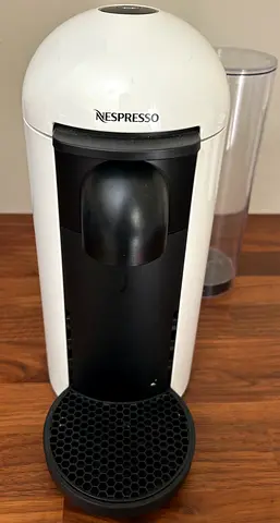 White Nespresso capsule coffee machine - good working condition