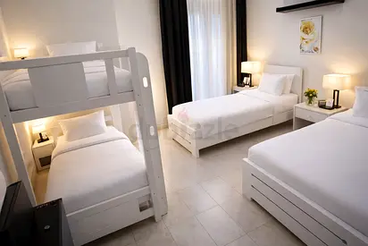 Amazing Price Bedspace – Metro, Bus  Balcony Access!”