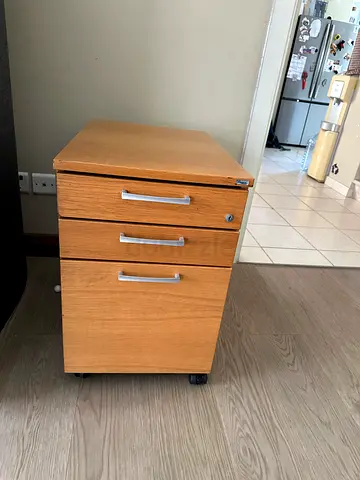 3-drawer wooden mobile pedestal