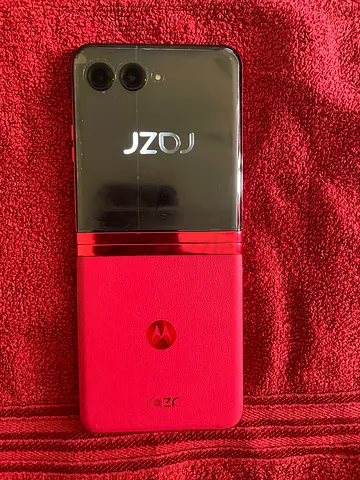 Motorola razr 40 ultra red color